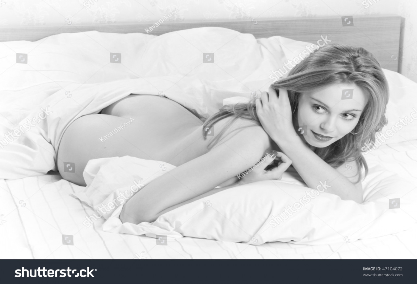 Attractive Sexy Woman Lying Bed Waiting Stockfoto