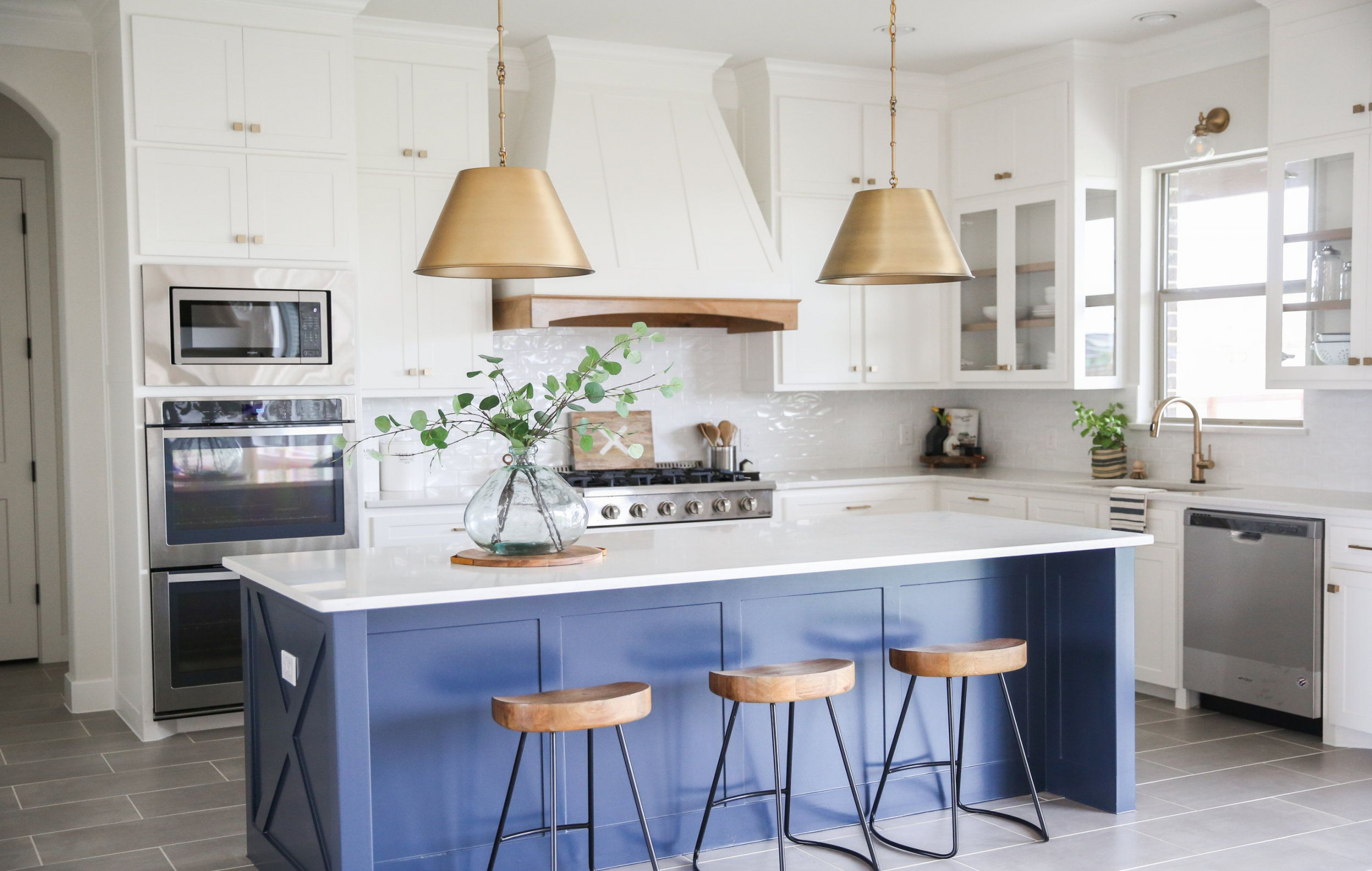 Beautiful Blue and White Kitchen Design Ideas