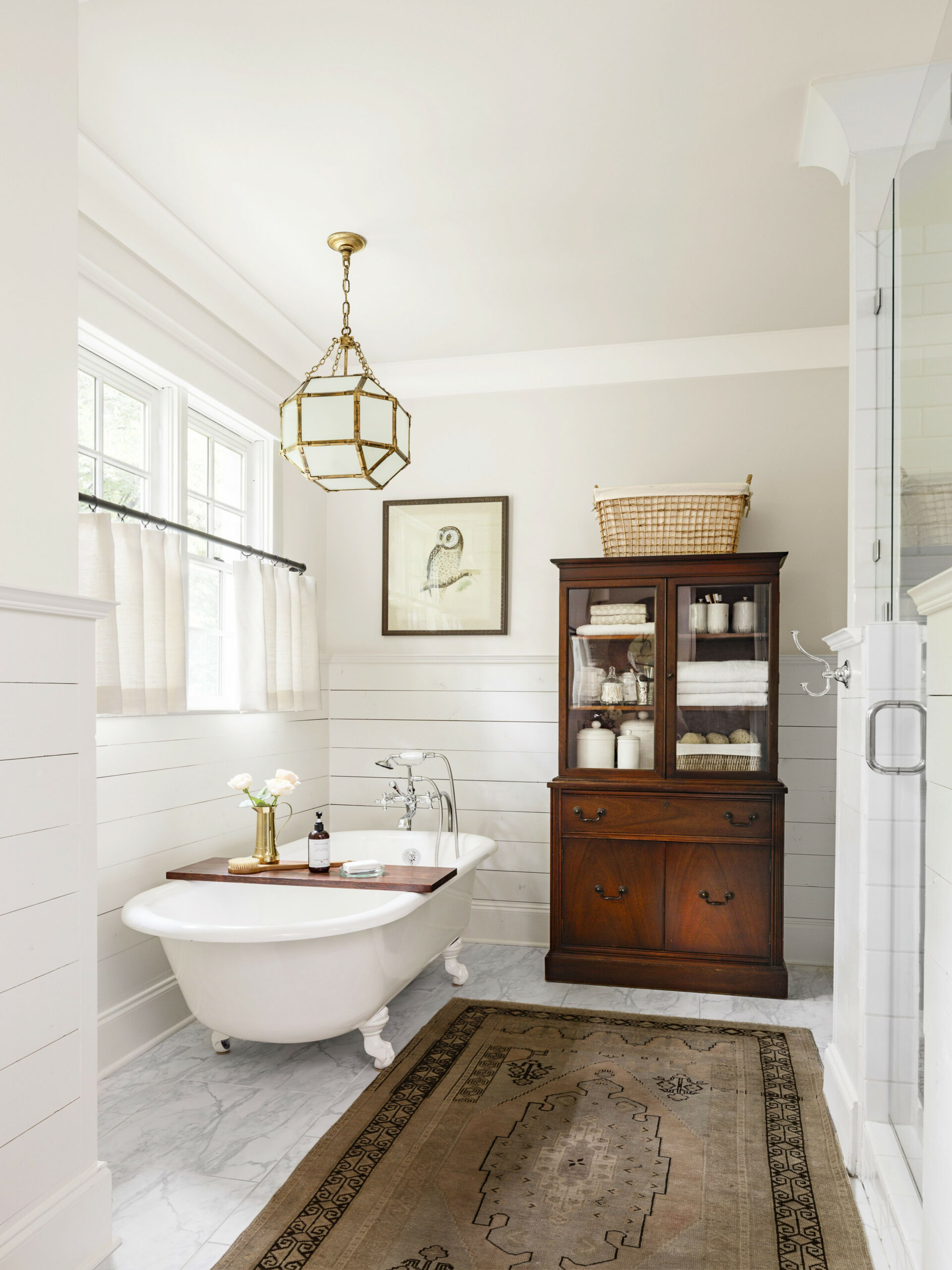 Best Clawfoot Tub Ideas for Your Bathroom - Decorating with