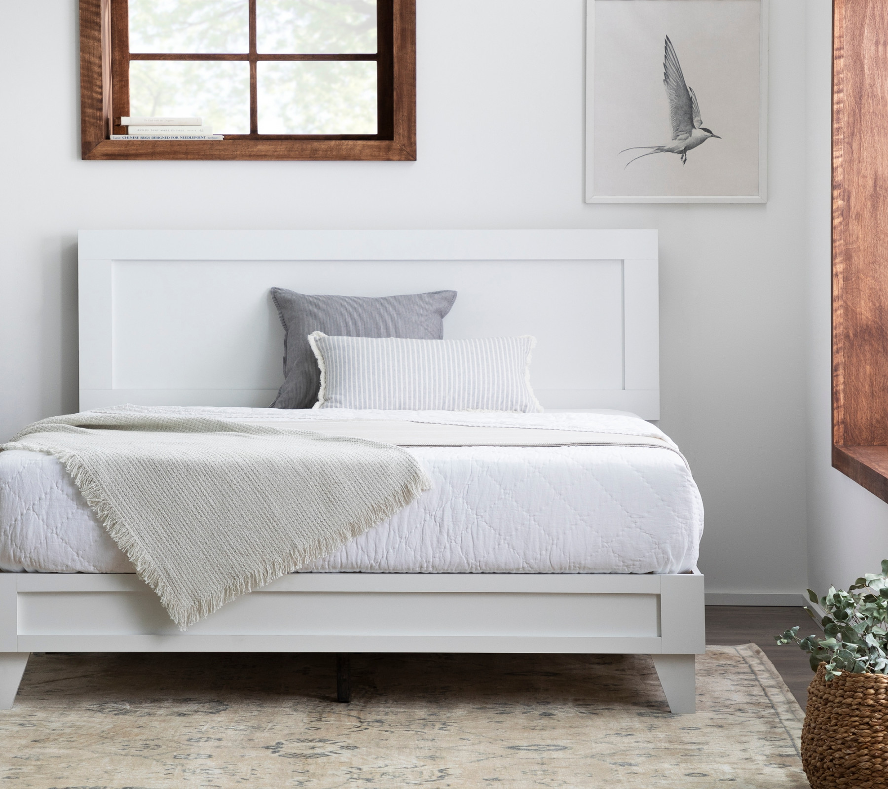 Brookside Leah Classic Wooden White Queen Platform Bed at Lowes