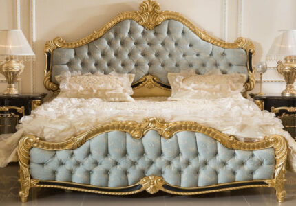 Casa Padrino Luxus Barock Schlafzimmer Set Hellblau / Schwarz / Gold -   Doppelbett mit Kopfteil &  Nachtkommoden - Schlafzimmer Möbel im  Barockstil