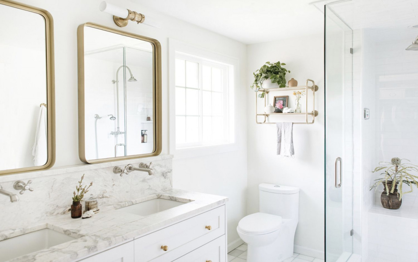 Gorgeous White Marble Bathrooms With Luxurious Style