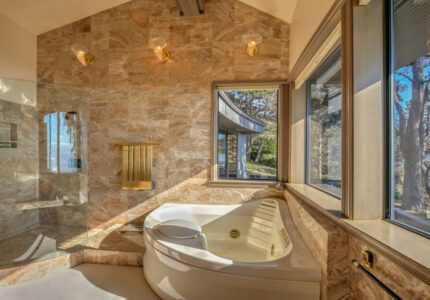 How Much Does a Jacuzzi Bath Remodel Cost? () - Bob Vila