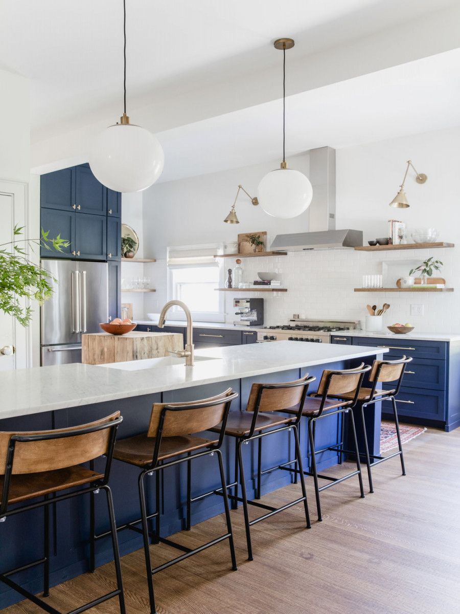 How To Choose the Right Bar Stools For Your Kitchen Island Or