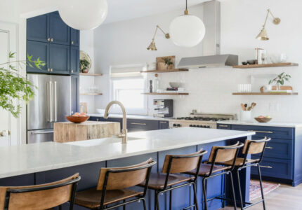 How To Choose the Right Bar Stools For Your Kitchen Island Or