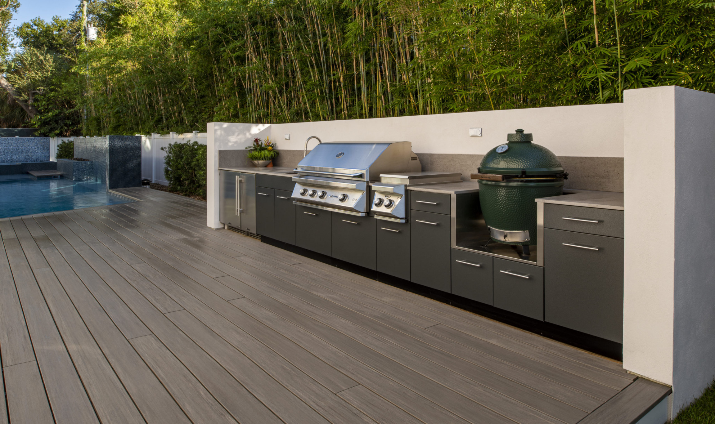 Outdoor Kitchen on a Deck: Things to Consider & Ideas