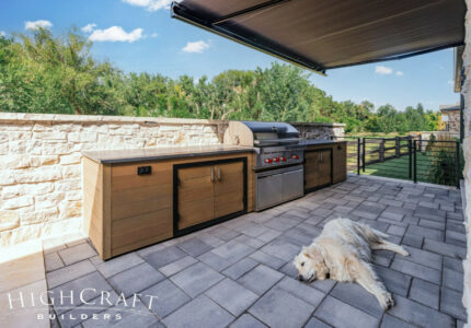 Outdoor Kitchens with Built-in Barbeques