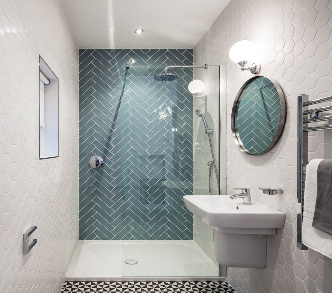 Small quirky bathroom design with seamless double shower