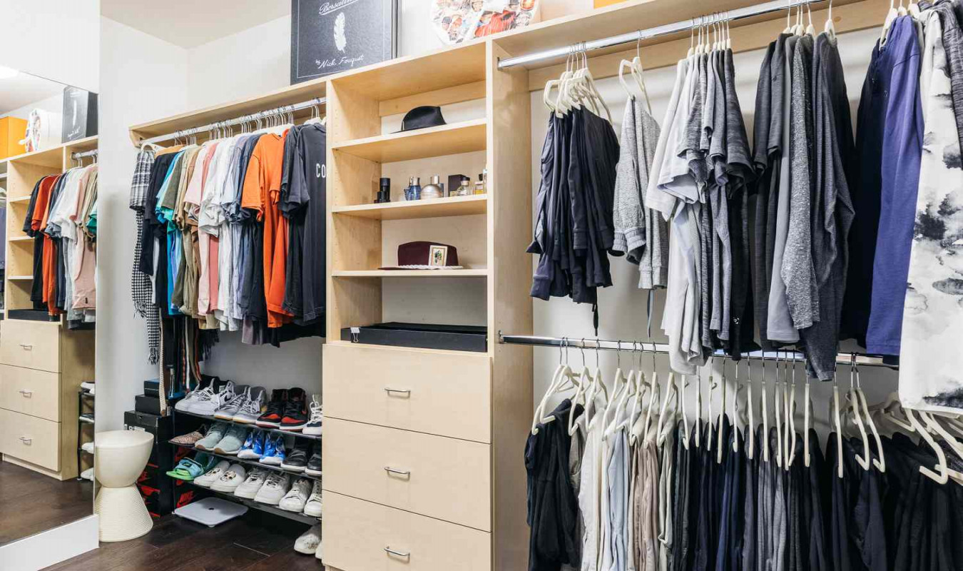 Small Walk-in Closet Ideas To Optimize Your Bedroom