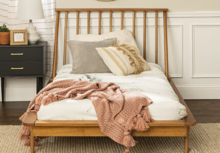 Spindle Back Solid Wood Twin Bed