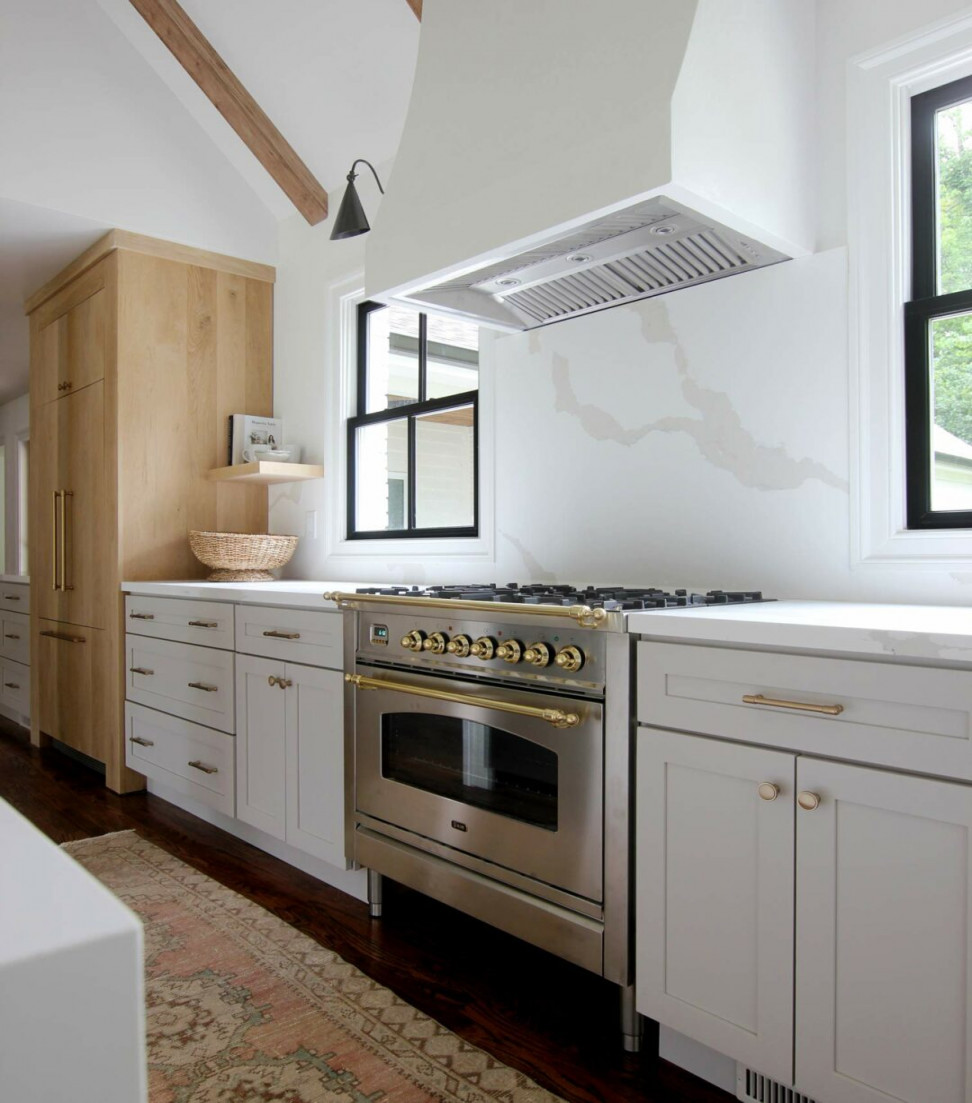 What is the Best Range Hood Height for Your Kitchen? - Plank and