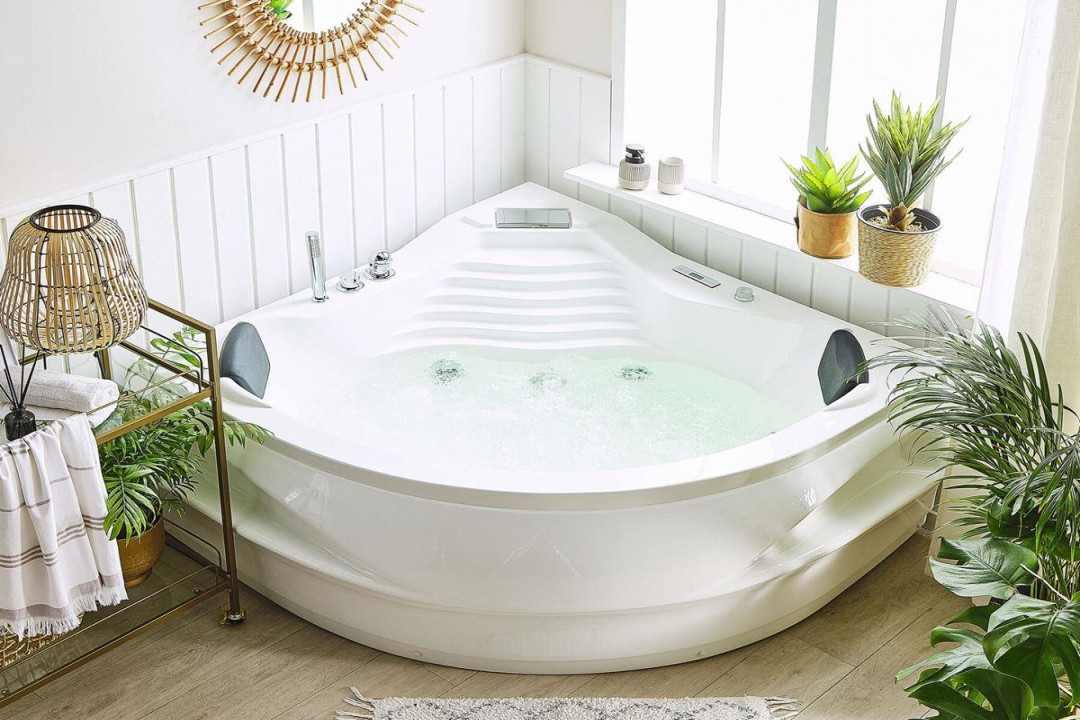 Whirlpool bath tub St
